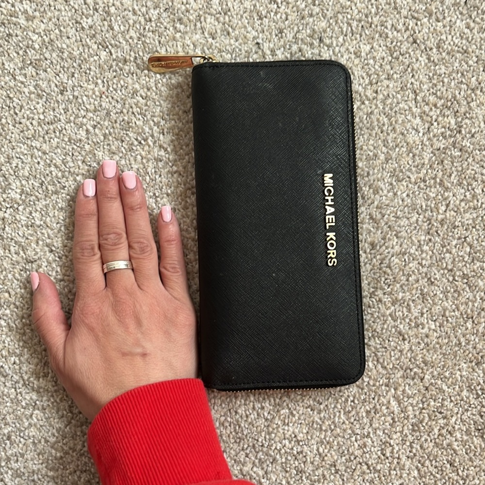 Black Michael Kors wallet - Picture 3 of 6